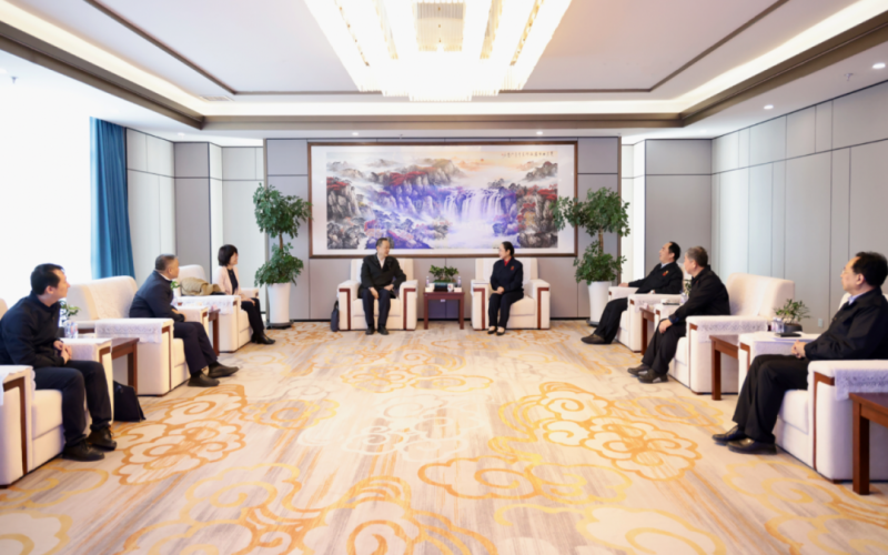 中共天津市委統(tǒng)戰(zhàn)部副部長、市工商聯(lián)黨組書記郝樹民一行到榮程集團(tuán)慰問調(diào)研