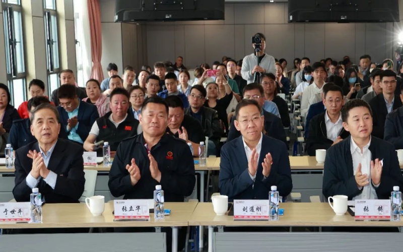 天津首場(chǎng)鐵路物流運(yùn)輸專場(chǎng)推介會(huì)在榮程集團(tuán)順利召開，開創(chuàng)先河！