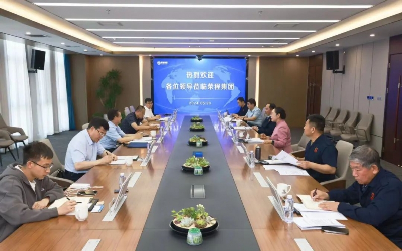 榮程集團(tuán)董事會(huì)主席張榮華與全國政協(xié)委員、甘肅省工信廳副廳長黃寶榮座談交流