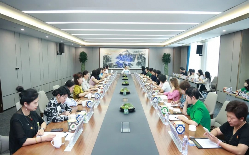 喜迎七一 向黨獻禮 - 張榮華主席與淄博市女企業(yè)家商會一行座談交流，凝聚她力量，展現(xiàn)她擔當！