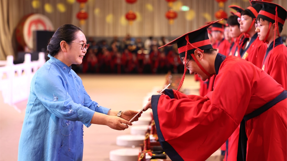 金秋揚(yáng)帆，逐夢(mèng)遠(yuǎn)航！榮程學(xué)子成人禮儀式